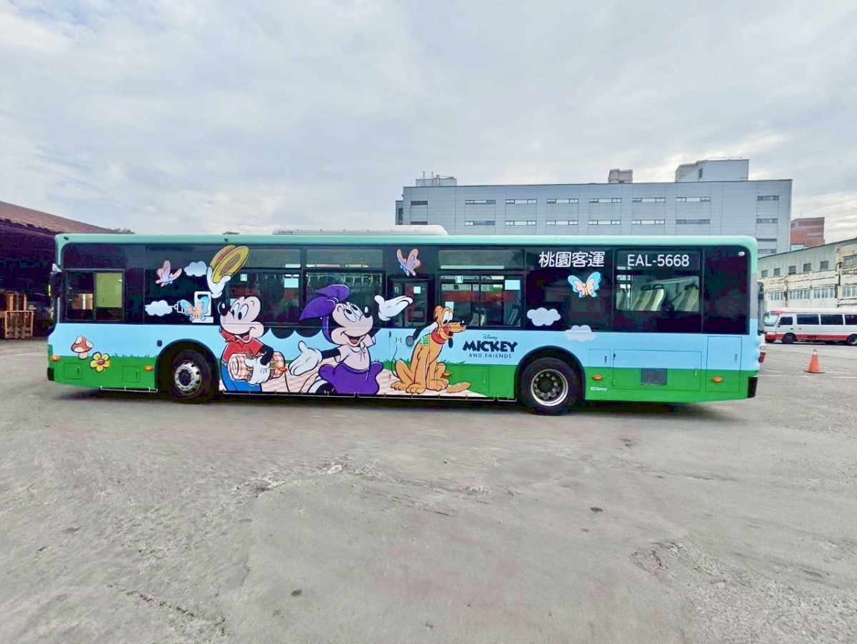 「TAB新桃園幹線」加碼8輛米奇主題公車。