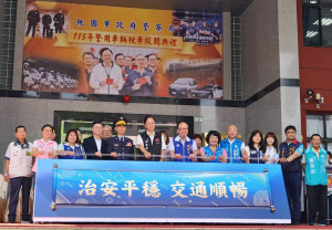 桃園市長張善政出席「115年警用車輛授車校閱典禮」。