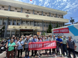 新竹區監理所呼籲長輩們，收到通知書記得要換駕照，才能安心上路。