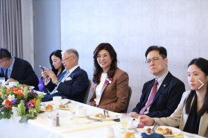 中國國民黨黨主席鄭麗文（中）。（圖／中國國民黨提供）