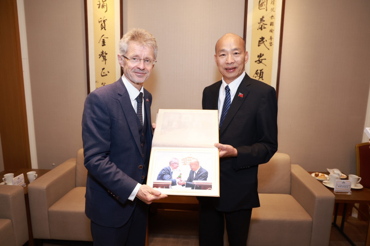立法院長韓國瑜於4日下午在院長官邸再度會晤捷克參議院議長韋德齊訪團一行。（圖／立法院提供）