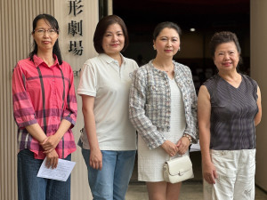 114學年度暨大第三人生大學結業式暨成果展，身心舒健與人文創意學分學程學員張金雀(左起)、樂齡觀光休閒與餐旅學分學程學員李淑蜜、健康營養管理學分學程學員段毓琦、高齡照護學分學程學員吳美玲，代表學員分享修業心得。（圖/暨大提供）