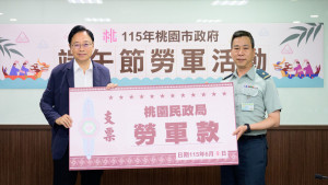 市府共致贈10個單位勞軍款計68萬元。