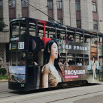 桃園觀光大使舒華登上香港叮叮車。
