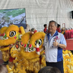 水里新興國小獅隊獻上旺來及好彩頭。（記者扶小萍攝）