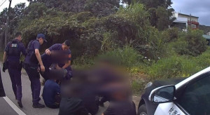 蘆竹警方鷹眼攔查車輛，查獲「一車8人」逾期居留移工。