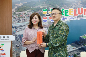 邱佩琳代表基市府慰問國軍　致贈端午節慰問金