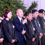 韓國瑜院長代表家屬致詞推崇許天送講義與情。（記者扶小萍攝）