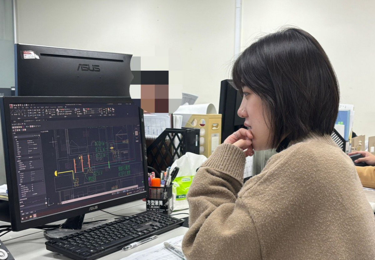 黃小婷於職訓期間累積繪圖基礎能力，使她能快速適應職場節奏、展現自我職能價值