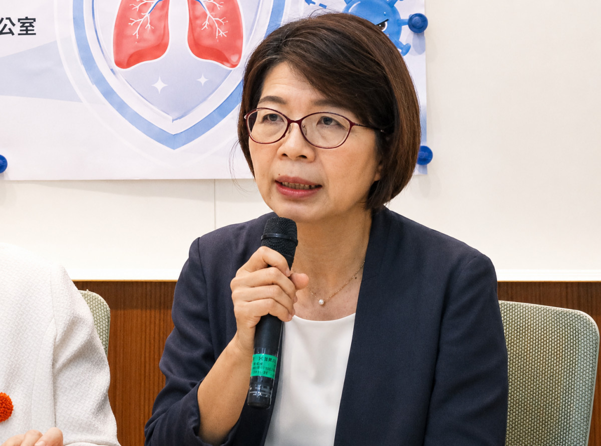 黃秀芳委員指出,應穩定編列年度預算儲備新冠疫苗、快篩與抗病毒藥物。