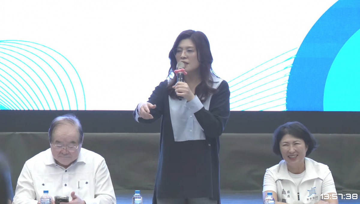 中國國民黨黨主席鄭麗文（中）。（圖／翻攝自YouTube帳號中國國民黨KMTV直播）
