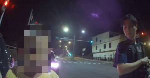 大雨將至老翁夜間散步迷途,，大崙警執行防飆勤務及時協助返家。