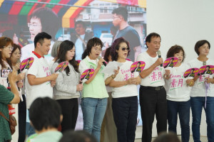 陳素月發表競選歌曲，彰化姐妹齊聲獻唱凝聚團結力量。圖／記者鄧富珍攝