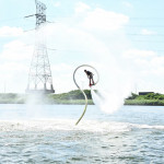 彰濱海FUN一夏熱鬧登場，SUP、水上瑜伽、鋼鐵人特技吸睛。圖／彰化縣政府提供