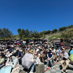 清境夏季牧場大遊行登場，活動吸引大批遊客到場參與。（清境農場提供）