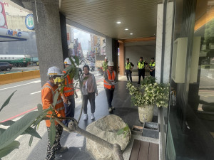 竹市府啟動巨城周邊「清道專案」。