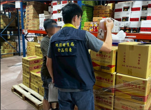 桃園市全面追查中聯問題油品，首波32家下架逾1.2萬公斤。