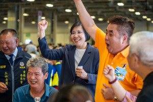 作為「客家女兒」、也是最愛國的國民黨員，徐欣瑩帶著不怕苦、不怕難的鐵軍精神，為新竹縣衝鋒陷陣！
