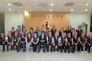 中央選舉委員會主委游盈隆率領中選會高層團隊，訪視桃園市選舉委員會大合照。