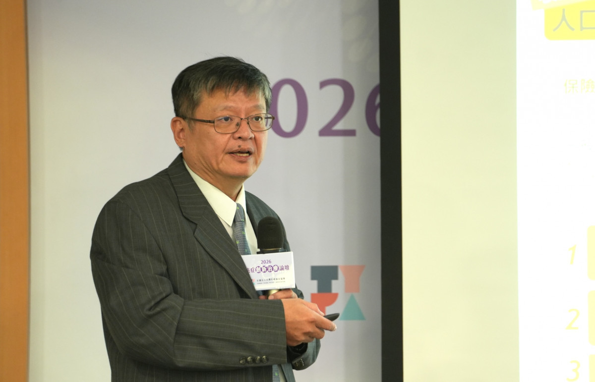 衛生福利部中央健康保險署顏家瑞副署長說明台灣健保癌症創新治療給付策略,包含癌症新藥基金、精準醫療、NGS基因檢測與健保數位轉型等政策方向,期盼透過制度優化加速新藥收載,銜接臨床需求並減輕癌友負擔。