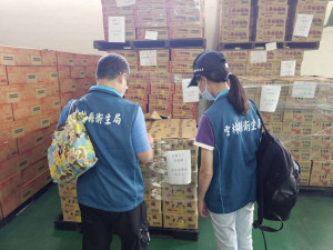 因應中聯油脂股份有限公司部分大豆沙拉油檢出苯（a）駢芘超過法規限量，中央擴大預防性下架範圍，雲林縣府啟動第二波查核作業／翻攝照片