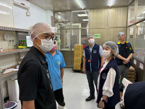 桃園市政府針對未依規定下架之業者依法嚴處，會同有關單位針對校園團膳業者稽查，全力防堵疑慮產品流入市面，確保市民飲食安全。