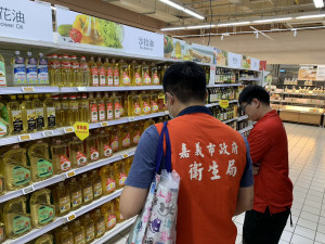 行政院長卓榮泰指示中聯問題油品即起全面預防性下架，嘉義市府持續查核抽驗／嘉義市府提供