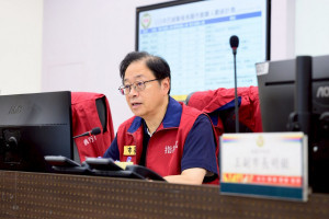 關心颱風過境加速恢復市容，桃園市長張善政 指示桃清潔隊12日加班收運垃圾。