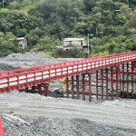 仁愛鄉暫封閉塔羅灣溪鋼構便橋。（仁愛鄉公所提供）