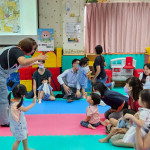 嘉義市政府文化局今年以「閱讀素養、情緒管理、性別平等、陸域生態」為主題規劃28場次，結合繪本閱讀、故事互動、藝術創作、自然探索及五感體驗等多元內容／嘉義市府提供