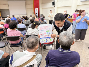 向高齡長者宣導地籍異動即時通新增健保卡申請