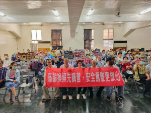 活動現場反應熱絡，吸引近百位高齡者共襄盛舉。