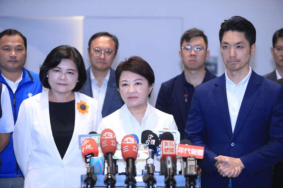 市長盧秀燕邀各縣市首長召開「反毒油線上國是會議」。