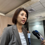 許淑華認油品急重上架反令民眾生疑慮。（記者扶小萍攝）