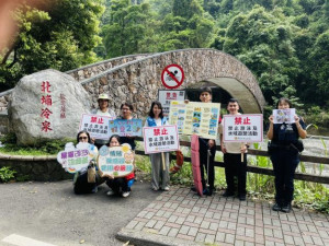 竹縣水域安全聯合稽查小組在北埔冷泉宣導巡查。