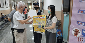 臺北榮總新竹分院結合竹東分局偵查隊辦理反詐騙宣導。