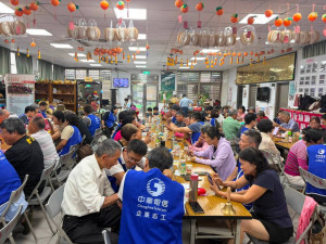 中華電信新竹馨心學堂結業式暨長輩AI畫頒獎活動。