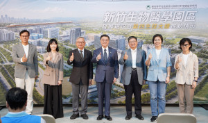 行政院長視察台大生醫園區第四生技大樓。