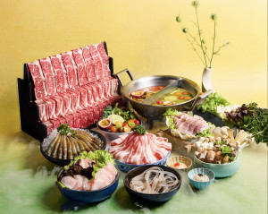 「這一鍋」今夏回歸在地風土，推出全新夏季限定「緋澄鮮漾」系列湯底。圖/業者提供
