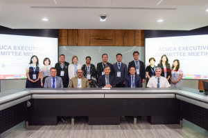 2026年ACUCA實體執行委員會會議於中原大學登場，由ACUCA主席暨中原大學校長李英明（前排中）、代理主席歐力仁（前排右二）及秘書長康克（前排右一）共同主持，邀集亞洲7國8所大學領袖齊聚交流。