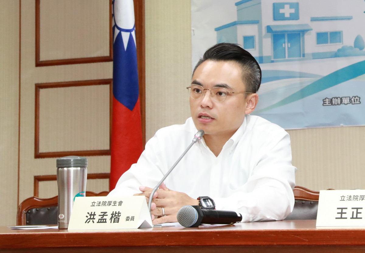 立法委員洪孟楷表示,新冠已進入與病毒共存階段,立法院對於疫苗、救命藥物與健保相關預算,不分黨派都支持。