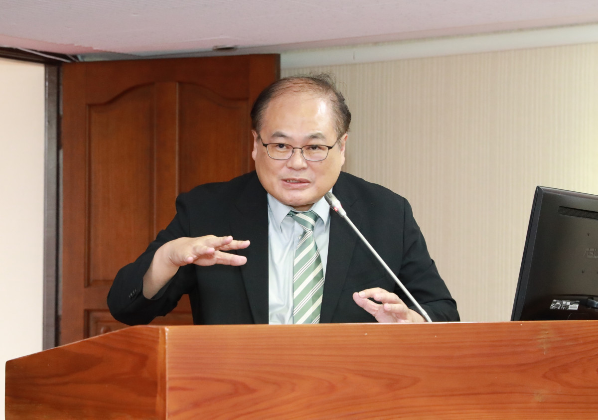 衛生福利部中央健康保險署長張禹斌回應,將與疾管署討論,是否可在新冠流行期內,依醫療院所臨床判斷適度放寬篩檢條件。