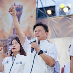 中國國民黨立法院黨團總召傅崐萁﻿（中）。（圖／資料照片，圖源：翻攝自傅崐萁Facebook）