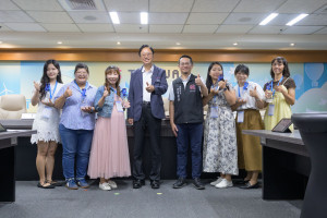 張市長頒發「114學年度推動客語沉浸式教學績優教學服務人員」。