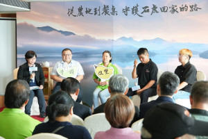 四位友善農友到場分享田間故事。（圖/南投分署提供）