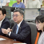 行政院長卓榮泰（中），與秘書長張惇涵（左）、發言人李慧芝（右）。（圖／資料照片，圖源：翻攝自行政院發言人Facebook）