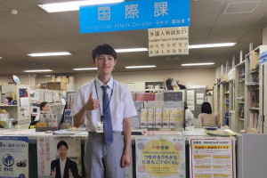 張聲允於岡山市政府國際課實習，協助姊妹城市交流事務並學習國際行政實務。