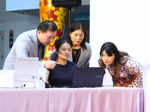 為確保抽籤程序公正透明，「空中聯合婚禮」邀請司法、法律及資訊專家全程見證。