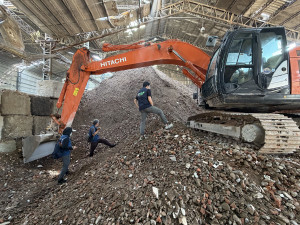 桃園「檢警環」聯合出擊，查獲軍方土地遭非法回填廢棄物。
