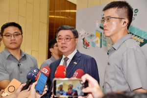 行政院長卓榮泰（中）。（圖／行政院新聞傳播處）
